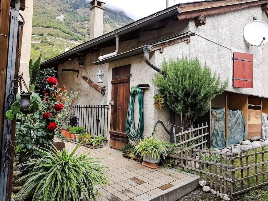 Fully, Valais Chalet Accueillant Avec Cheminee Villa Exterior photo